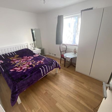 Art Double Bed Room Edgware Eksteriør billede