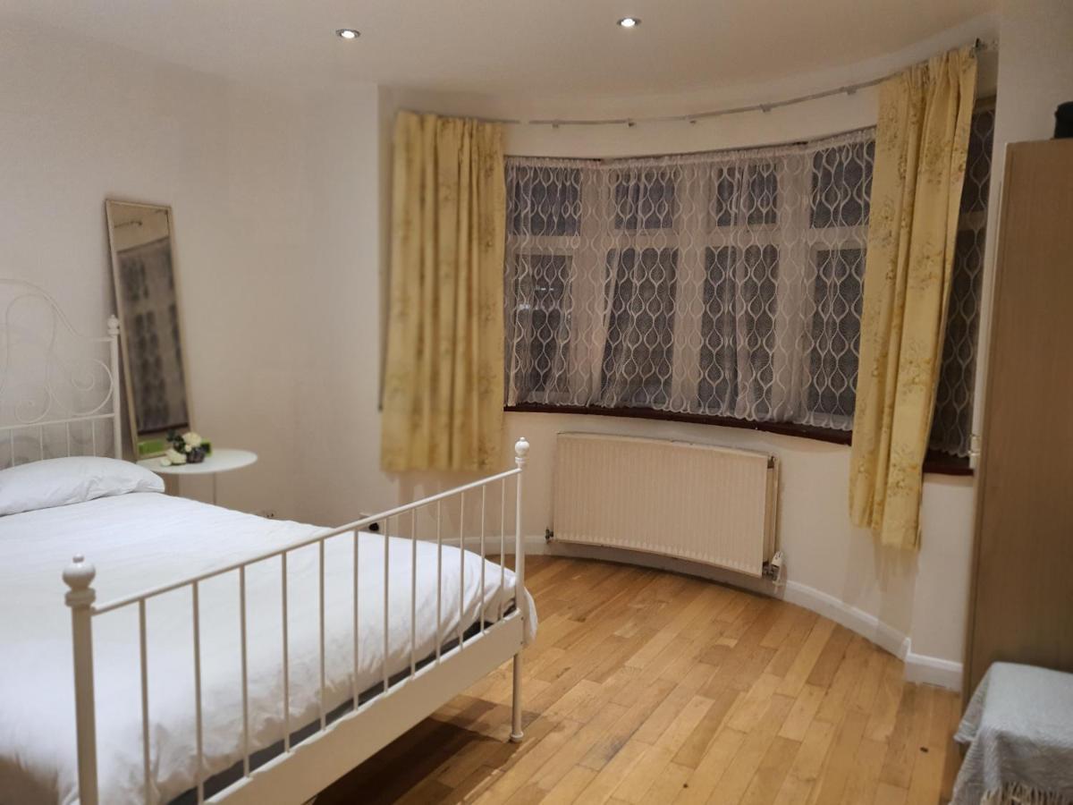 Art Double Bed Room Edgware Eksteriør billede